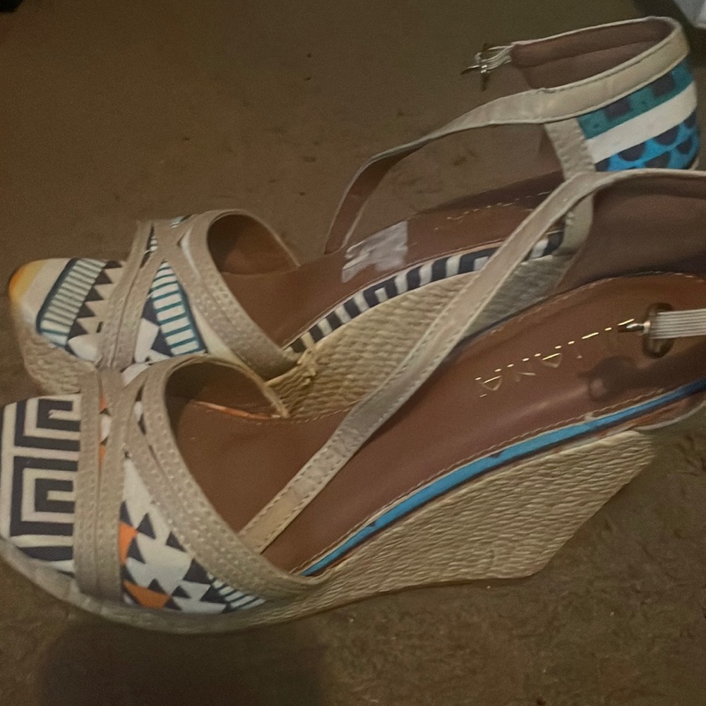 Open toed multicolored wedge